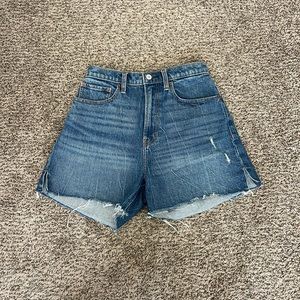 Abercrombie curve love jean short